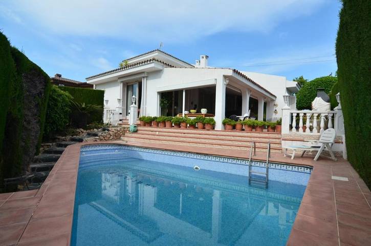 Chalet pour 14 personnes, avec Balcon et Terrasse ainsi que Jardin et Piscine à Cambrils
