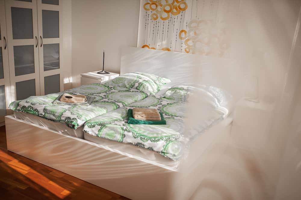Entire apartment, Ps2: Bright, renovated old apartment in a district in the south of Trier in Trier (City), Trier