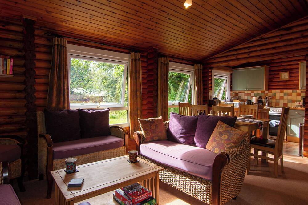 Self-Catering log cabin near Plockton and the Isle of Skye secluded, well equipped and dog friendly. in Highlands