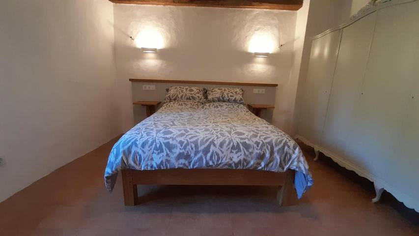 Location de vacances pour 8 personnes, avec piscine ainsi que jardin et vue à Olot - 3