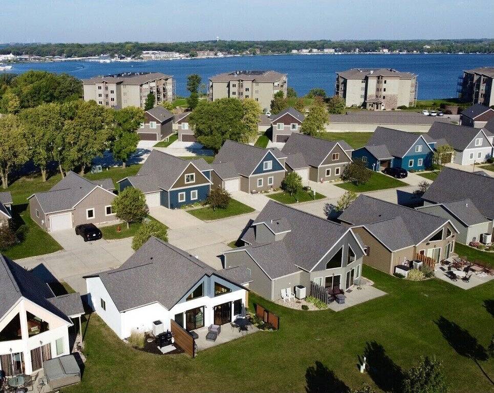 Neu aktualisiert Ferienhaus @ Bridges Bay Resort befindet sich am Teich in Dickinson County