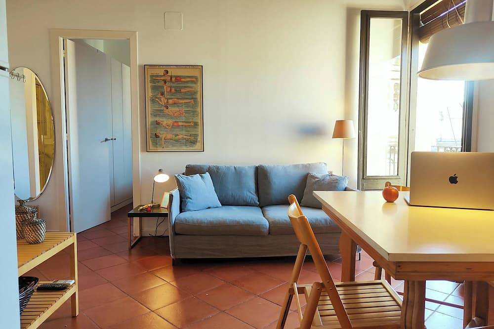 Entire apartment, Sunny, Central & Tranquil. 1br. Plaça Catalunya Rb in Barcelona Centre, Barcelona