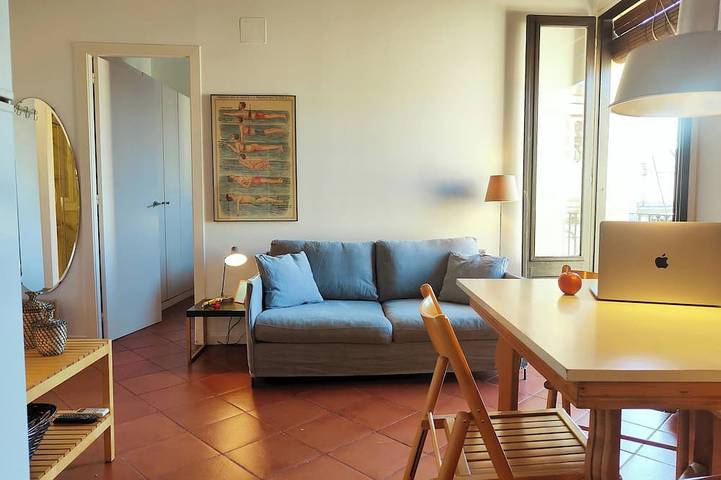 Entire apartment, Sunny, Central & Tranquil. 1br. Plaça Catalunya Rb in Barcelona Centre, Barcelona