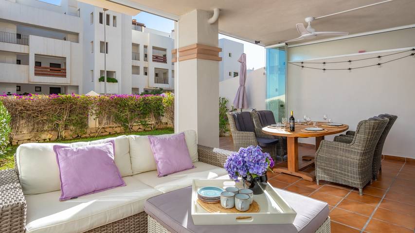 Apartamento de vacaciones para 5 personas, con terraza y jardín además de vistas al mar y piscina - 1