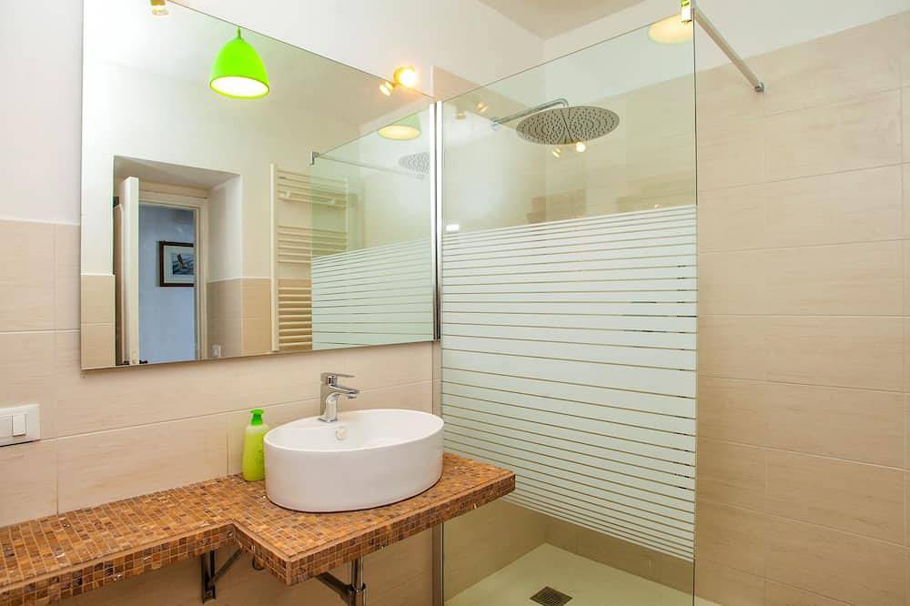 Geheel appartement, Villa Rosetta, int 1. cozy apartment with direct access to the sea in Porto Santo Stefano, Provincie Grosseto
