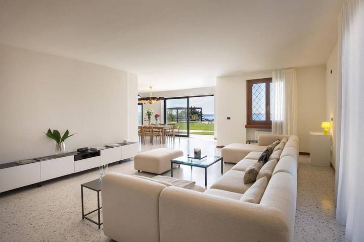 Villa per 8 persone, con Idromassaggio e Terrazza nonché Giardino e Piscina a Affi