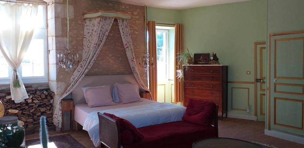 Location de vacances pour 2 personnes, avec Jardin à Champagne-Mouton