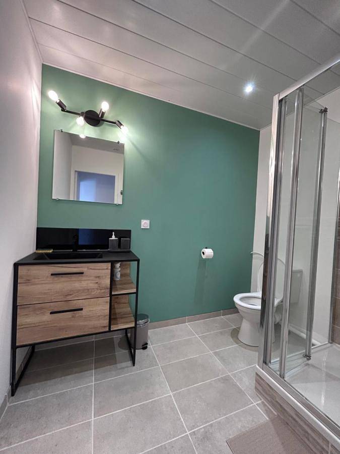 Appartement entier, One-Bedroom Apartment in Cournon-d'Auvergne, Région de Clermont-Ferrand