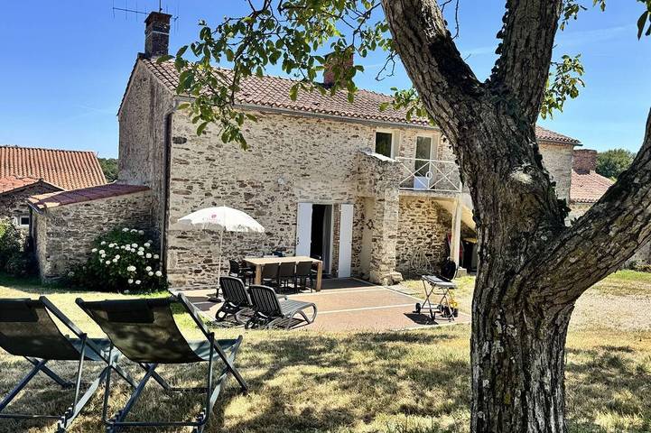 Maison pour 7 personnes, avec jardin ainsi que terrasse et piscine à Saint-Julien-des-Landes
