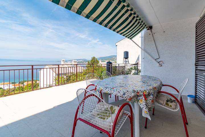 Apartament wakacyjny dla 6 osób, z balkon/ taras w Klenovica