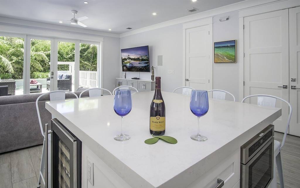 New Home 2 Pools ~ King beds ~ Dockage ~ Kayaks in Upper Matecumbe Key, Islamorada