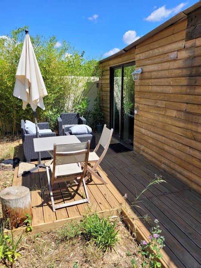 Appartement de vacances pour 3 personnes, avec terrasse ainsi que jardin et piscine