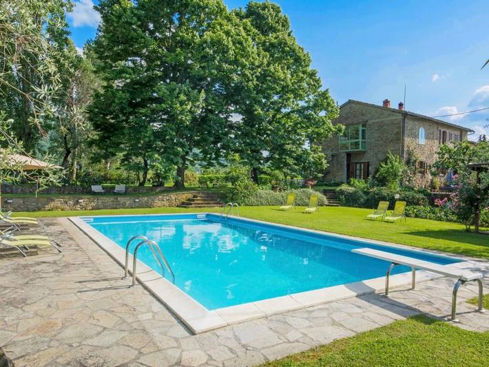 Apartament wakacyjny dla 4 osób, z taras i basen oraz ogród w Rufina