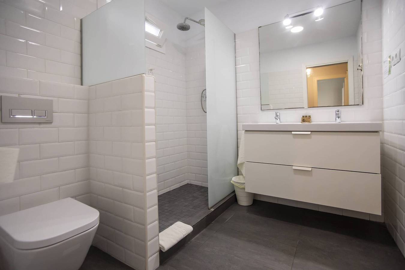 Entire apartment, 41Cob1019 - Enchanting and rustic apartment in Barcelona Centre, Barcelona