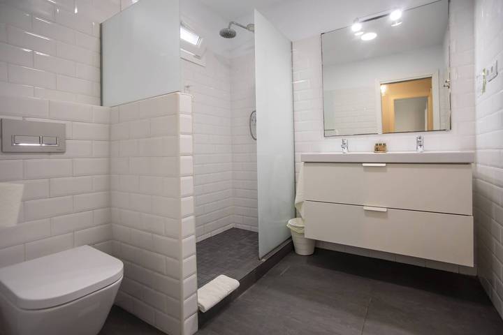 Ganze Wohnung, Ferienwohnung für 4 Personen mit Balkon in Barcelona Zentrum, Barcelona