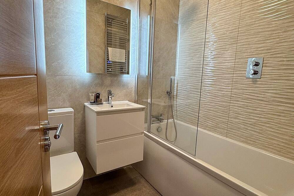 Ganze Wohnung, Located in the heart of Glossop in the High Peak, Westwood Boutique Aparthotel combines comfort with convenience. Set against the breathtaking backdrop of the Peak District. in Glossop, Derbyshire