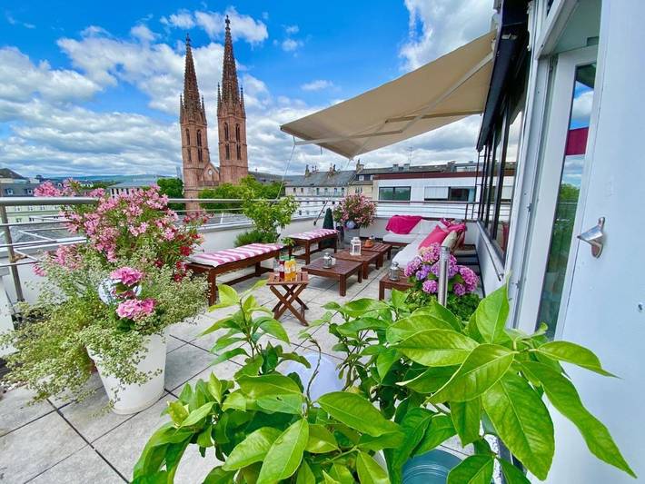 Hotel für 4 Personen, mit Terrasse und Ausblick in Wiesbaden