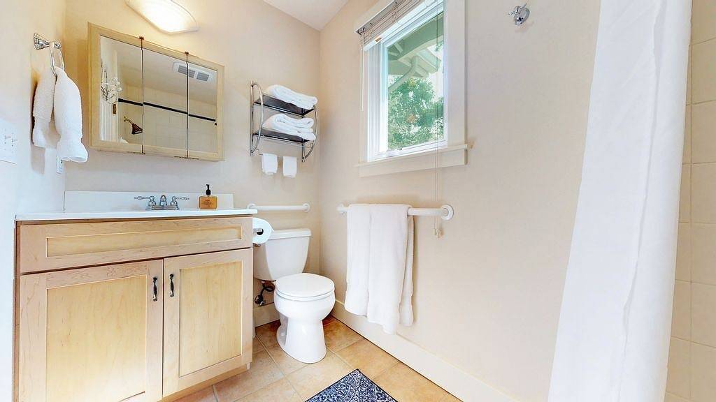 Jane Sonoma Cottage in Sonoma, California North Coast