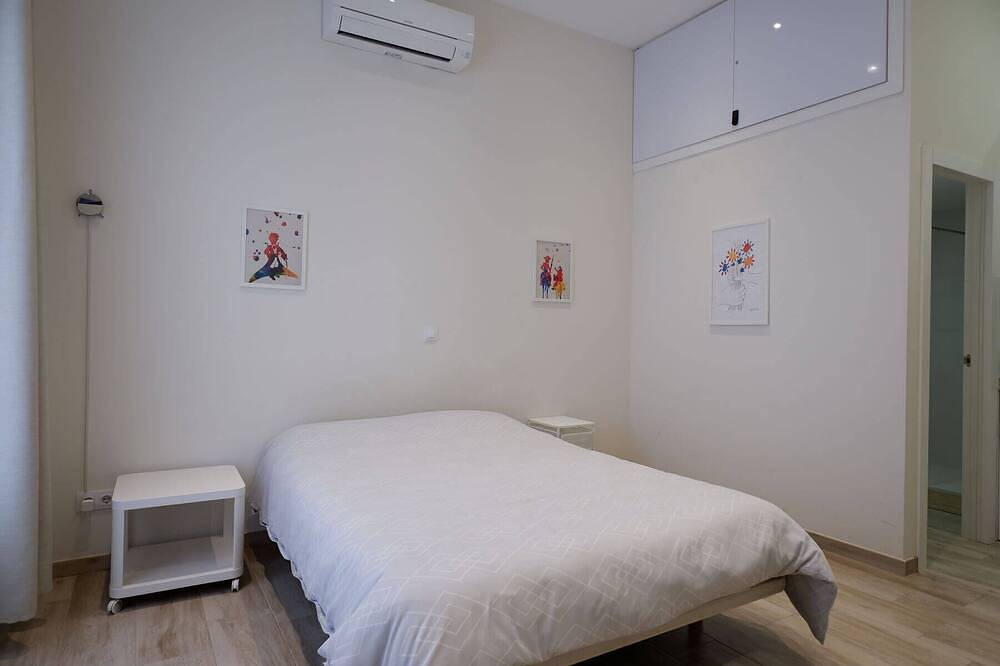 Entire apartment, Studio Picasso near the port and beach in Valencia, Costa de Valencia