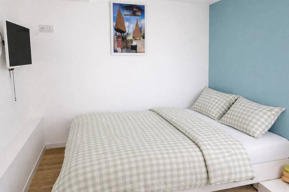 Entire apartment, Renovated 3-bedroom apartment - 8 people - Air conditioning - La Garde Center - Beaches 10 min in La Garde, Mediterranean Coast (France)
