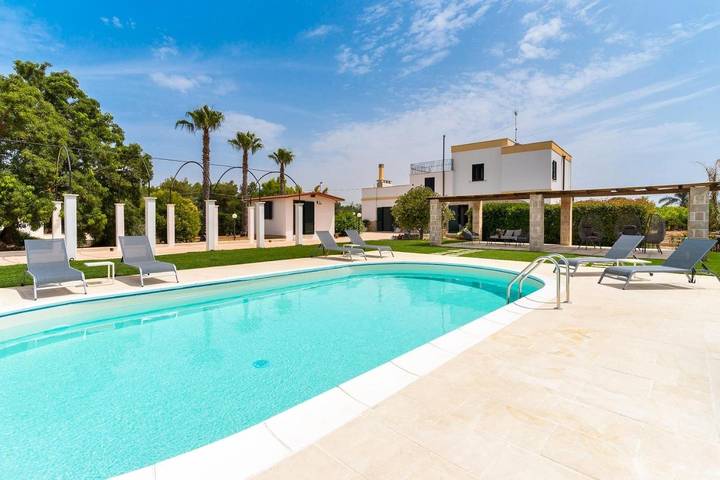 Chambre d’hôte pour 3 personnes, avec Terrasse ainsi que Jardin et Piscine à Parabita - 2