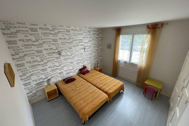 Location de vacances pour 6 personnes, avec Jacuzzi ainsi que Terrasse et Jardin à L'Éguille