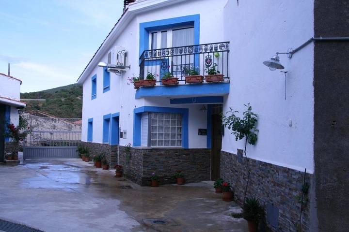Casa rural para 6 personas, con Balcón y Terraza además de Jardín y Vistas en Casar de Palomero