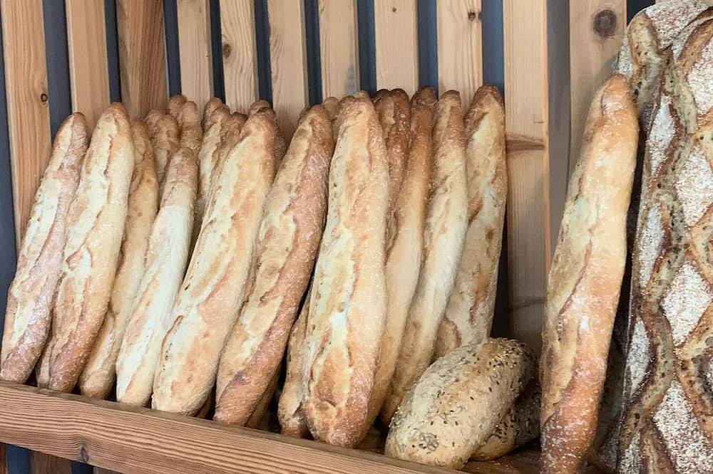 Camping les Poutiroux **** - Mobilhome 3 Chambres avec terrasse couverte 6 personnes in Limeuil, Périgord Pourpre