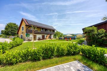 Ferienhaus für 8 Personen, mit Terrasse und Pool sowie Sauna, mit Haustier in Slowenien