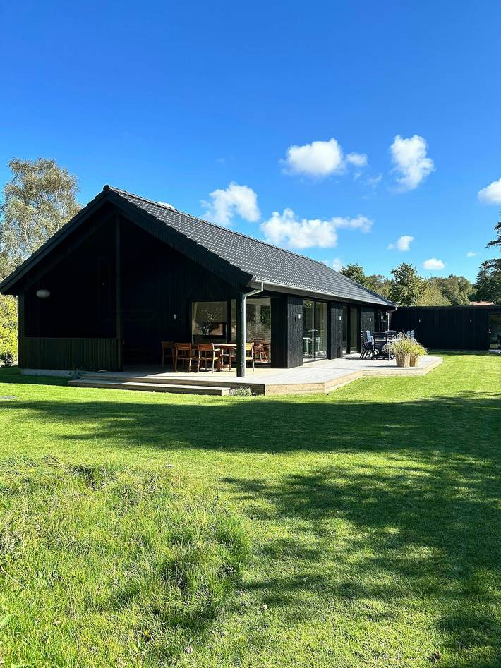 Ferieudlejning for 8 personer, med terrasse, husdyr tilladt på Samsø