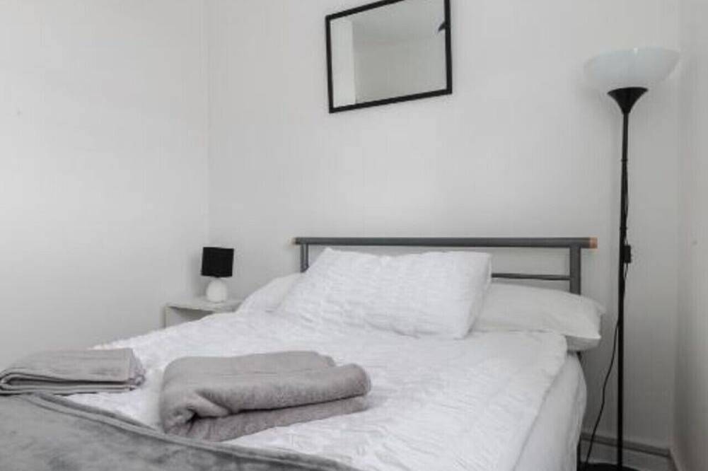 Modern 3-bed house in Portsmouth near transport & stadium - free parking included in Portsmouth, Südostengland
