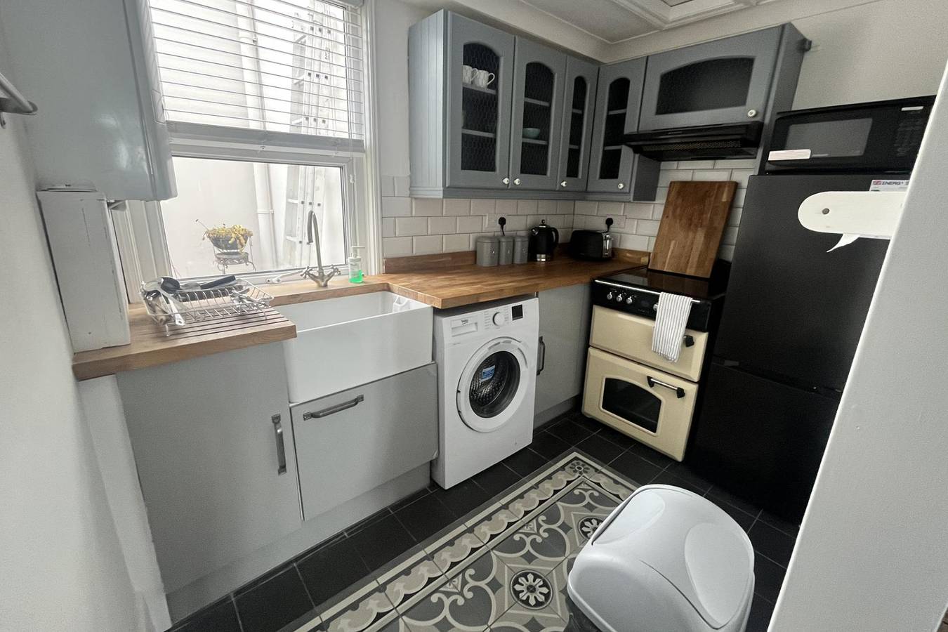 Entire holiday apartment, Seaview 2 Bedroom House Sleeps 4 - Pets Ok -Wifi in Adur, West Sussex