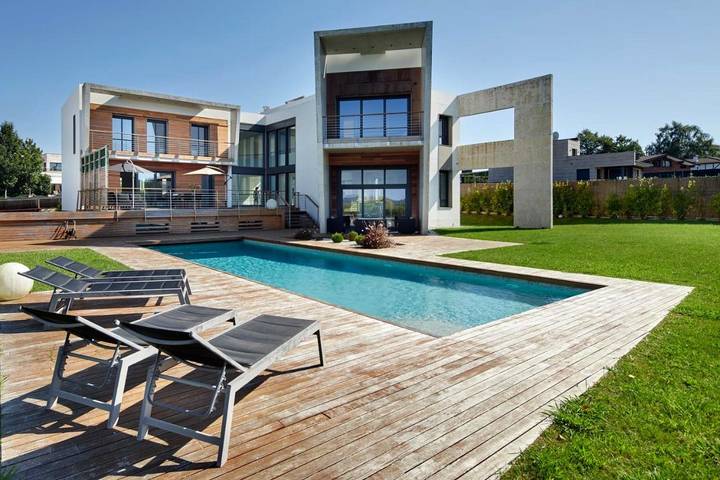 Casa rural para 8 personas, con piscina además de vistas y jardín en San Sebastián - 3