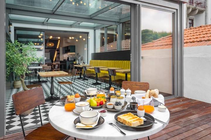 Villa für 36 Personen, mit Balkon und Terrasse sowie Garten und Pool