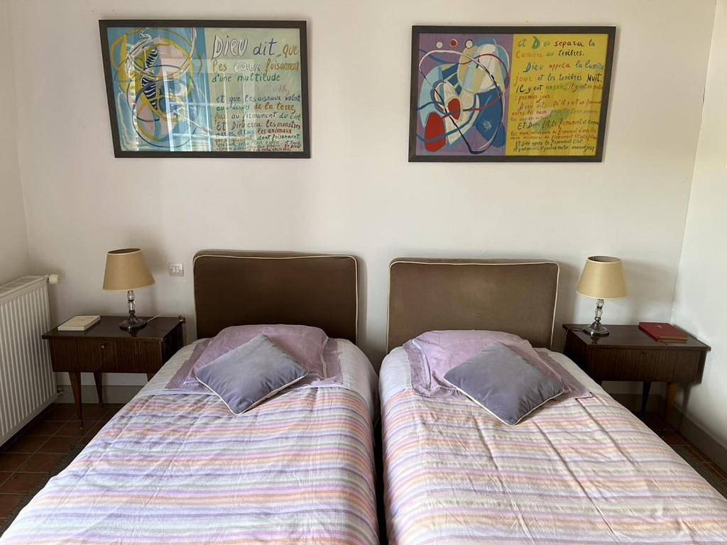 Twin Room with Private Bathroom in Émalleville, Région d'Évreux