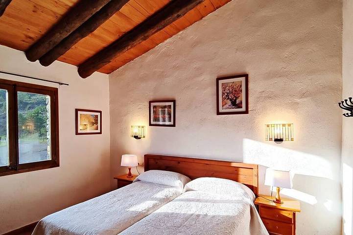 Gîte pour 12 personnes, avec terrasse et jardin, animaux acceptés à Coll de Nargó - 4