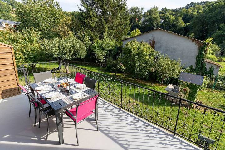 Gîte pour 7 personnes, avec jardin et terrasse, animaux acceptés à Coupiac