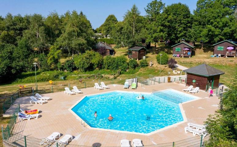 Location de vacances pour 2 personnes, avec piscine et terrasse, animaux acceptés à Tauves - 4