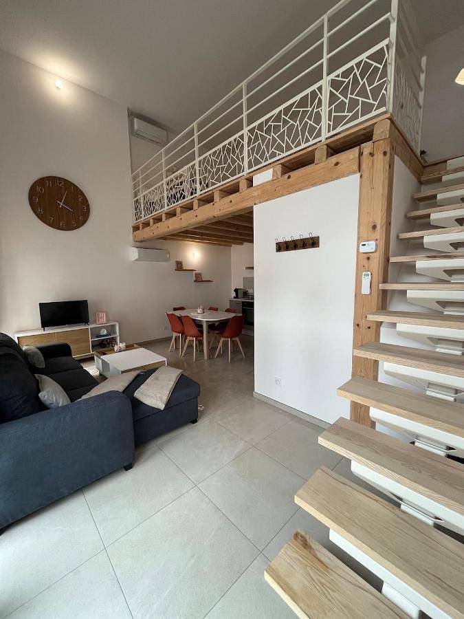 Gîte pour 6 personnes, avec terrasse à Charchilla