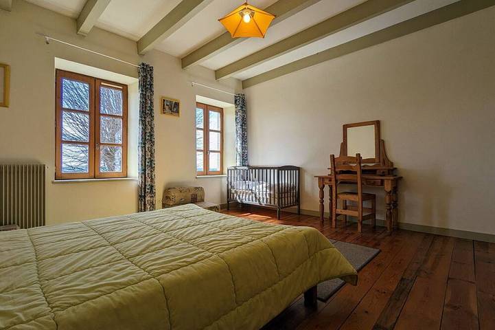 Gîte restauré avec grand terrain clos, salle de jeux, proche du Puy en Velay et Chavaniac-Lafayette in Jax, Parc Naturel Régional Livradois-Forez