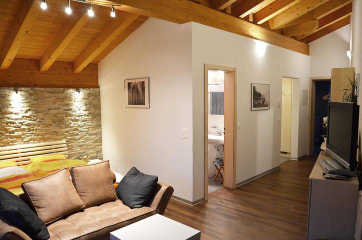 Gîte pour 6 personnes, avec jardin et balcon, adapté aux familles à Saas-Grund - 2