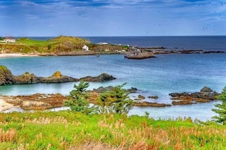 Bree House Sleeps 16 with Free Parking in Inishowen, County Donegal
