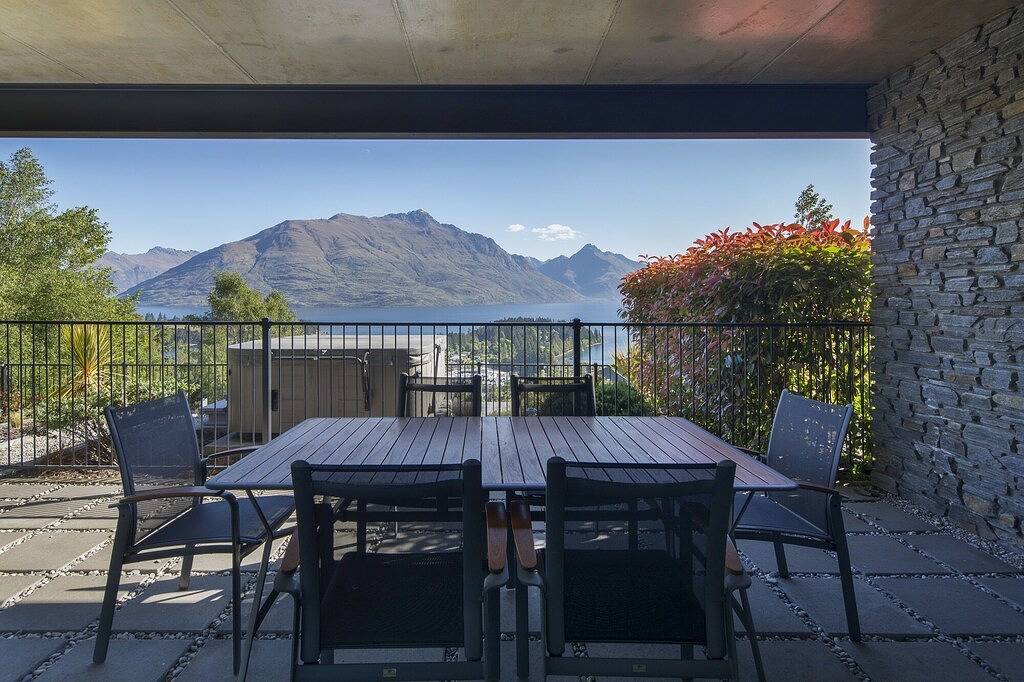 Queenscliff - großes Ferienhaus mit 4 Schlafzimmern, Whirlpool und hervorragender Aussicht in Queenstown, Otago