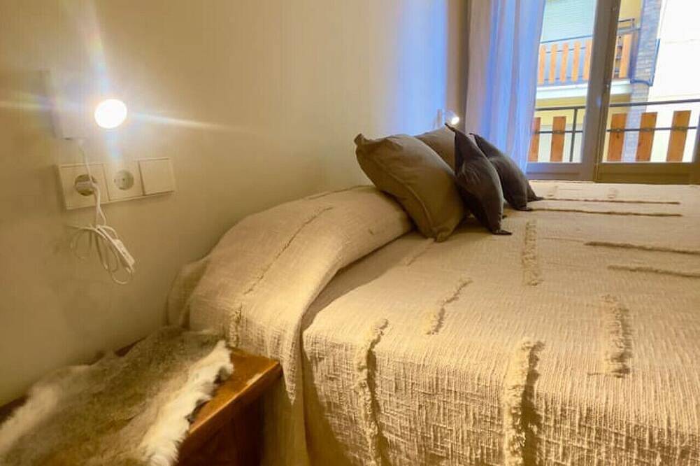 Apartamento entero, Cal Querol Llívia amb pàrquing i dog friendly in Llivia, Parque Natural Regional de los Pirineos Catalanes