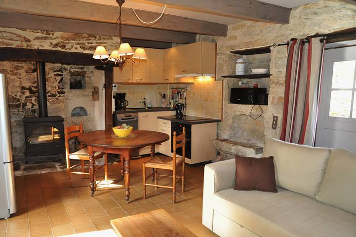 Gîte pour 4 personnes, avec piscine ainsi que jardin et terrasse - 1