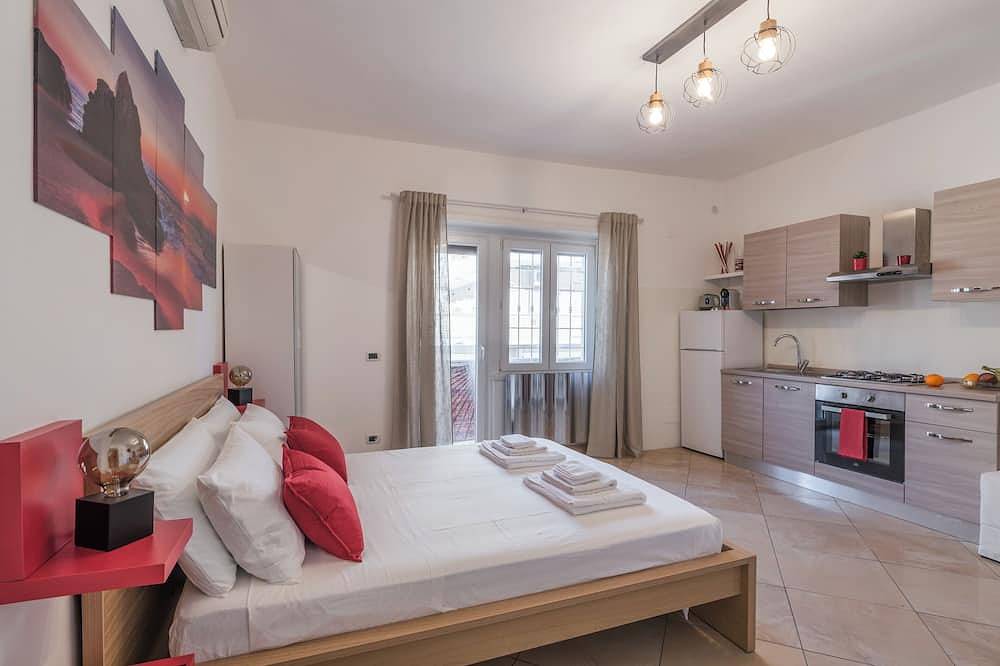 Entire apartment, Apartment with terrace, close to Leonardo da Vinci airport and the sea in Fiumicino, Rome Province