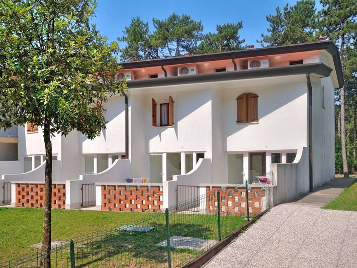 Feriehus for 5 personer, med Balkong og Terrasse i tillegg til Hage i Bibione