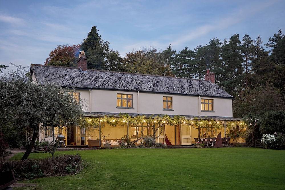 Idyllic house vast views, great for winter walks & cosy nights by open fires. in Tiverton, Devon