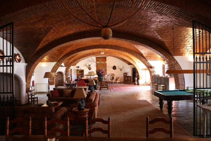 Maison de campagne pour 3 personnes, avec vue et balcon ainsi que jardin et piscine à Moura - 2