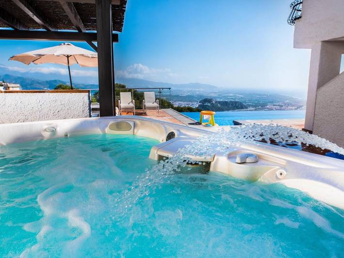 Ferienhaus für 9 Personen, mit Balkon/Terrasse und Meerblick sowie Garten und Pool in Salobreña - 2